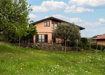  VILLETTA INDIPENDENTE CON GIARDINO E VISTA  APERTA